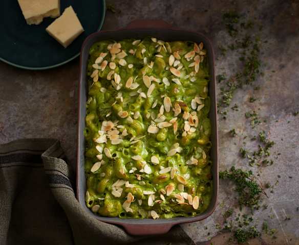 Massa com molho de legumes e queijo