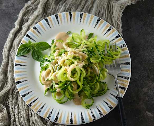 甜羅勒芝麻黃瓜冷麵