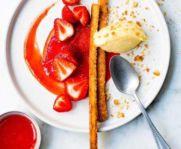 Crémeux et biscuit citron, coulis de fraise
