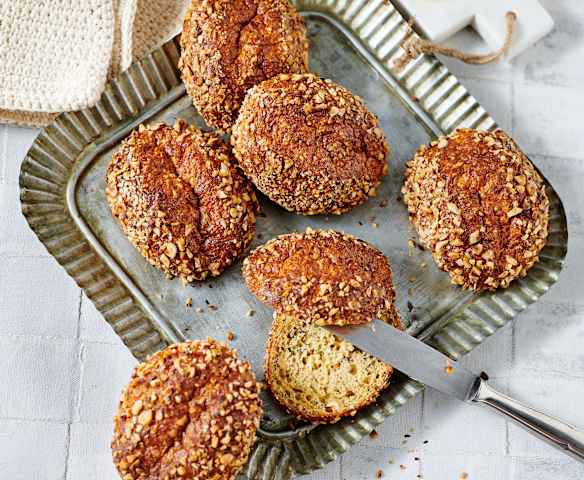 Low Carb Nussbrötchen