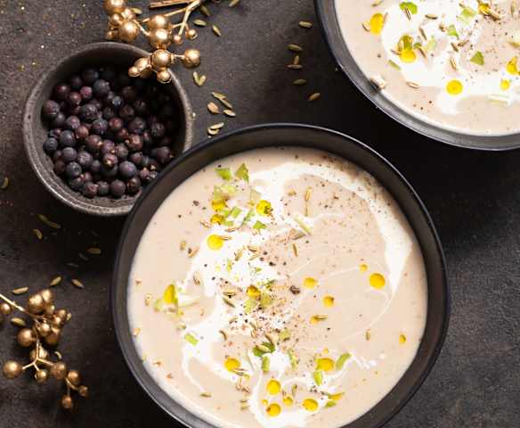 Velouté de châtaignes et pointe de Chartreuse