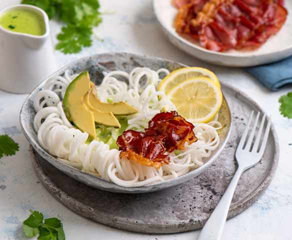 Makaron ze spiralizowanej kalarepy w sosie ziołowym (TM6, TM7)