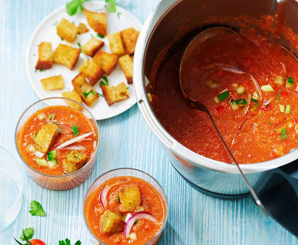 Gaspacho de tomate aux croûtons persillés Gaspacho de tomate aux croûtons persillés