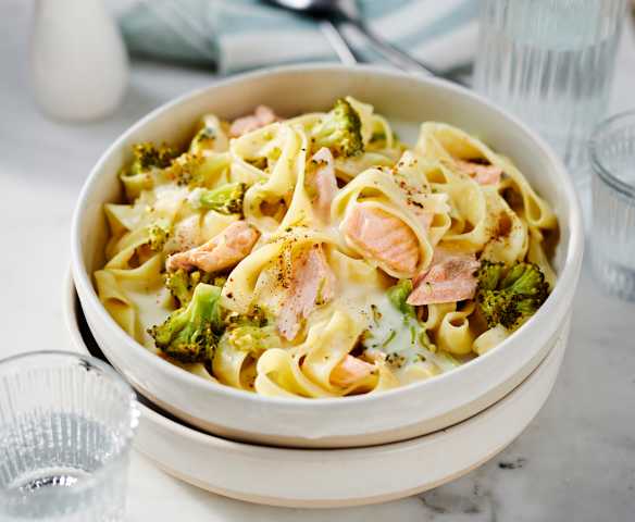 Bandnudeln mit Brokkoli-Lachs-Sauce
