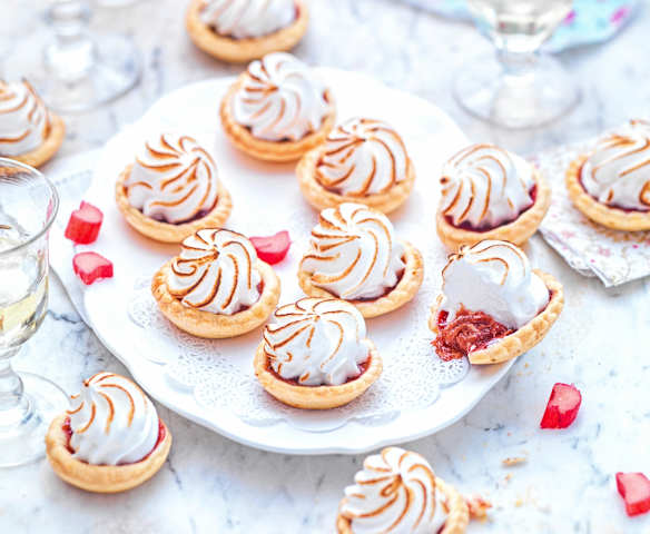 Minitartelettes rhubarbe-framboise meringuées