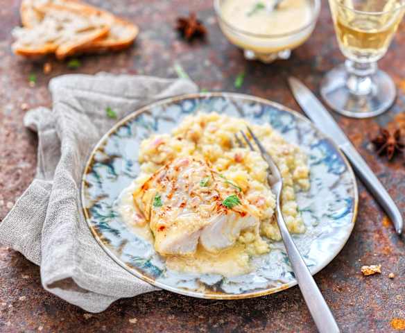 Cabillaud, purée de navet et panais, lard et beurre blanc à la badiane