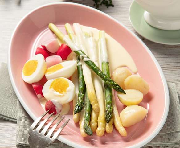 Spargel mit Heurigen und Joghurthollandaise