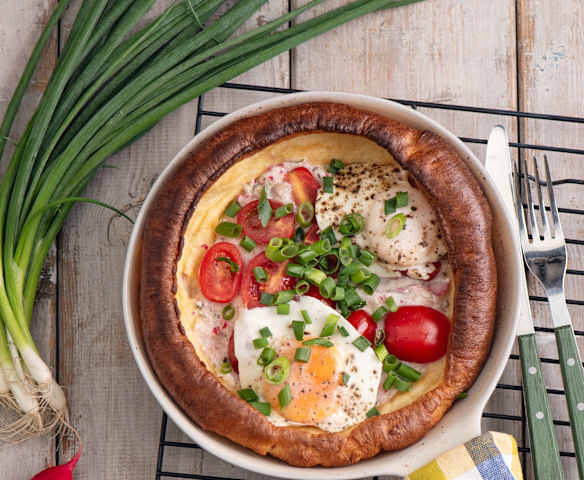 Wytrawny naleśnik dutch baby z serem kanapkowym
