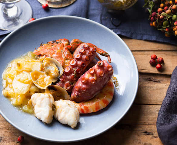 Pulpo y rape amariscado