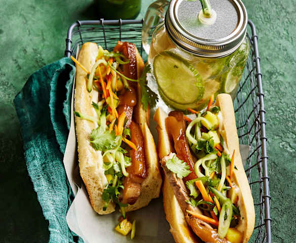 Bánh-mì-Sandwiches mit Schweinebauch