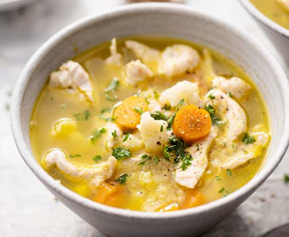 Zuppa di pollo e cavolfiori
