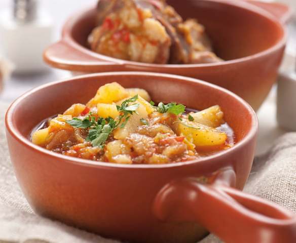 Potrawka z ziemniaków i żeberek