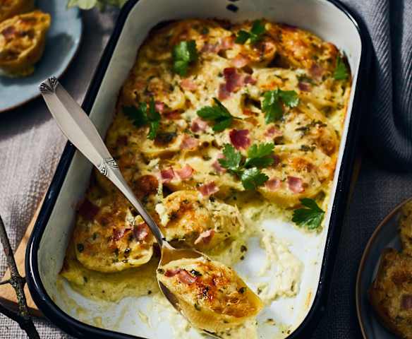Überbackene Muschelnudeln mit Sauerkraut und Schinken