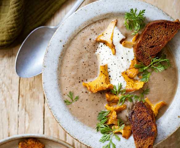 Soupe châtaignes-champignons, croûtons de pain d’épice