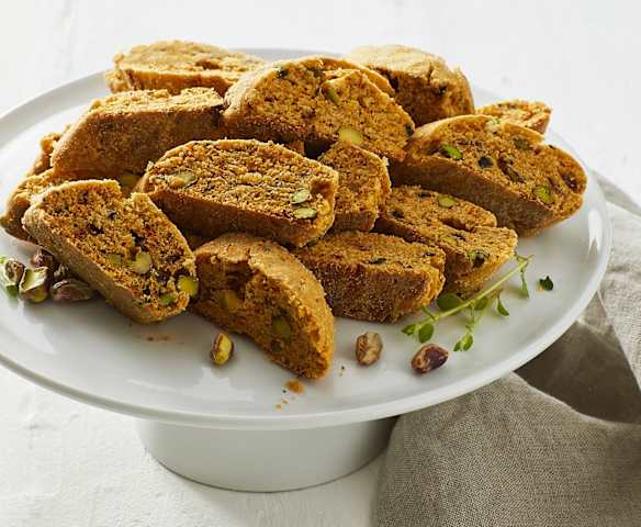 Cantuccini pistacchio, pomodori secchi e olive