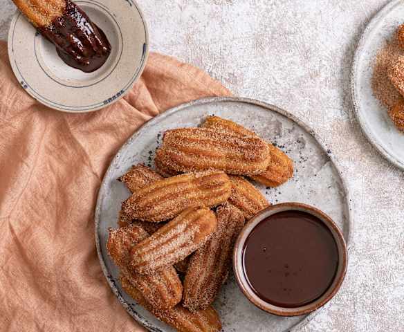 Pieczone churros z sosem czekoladowo-kawowym