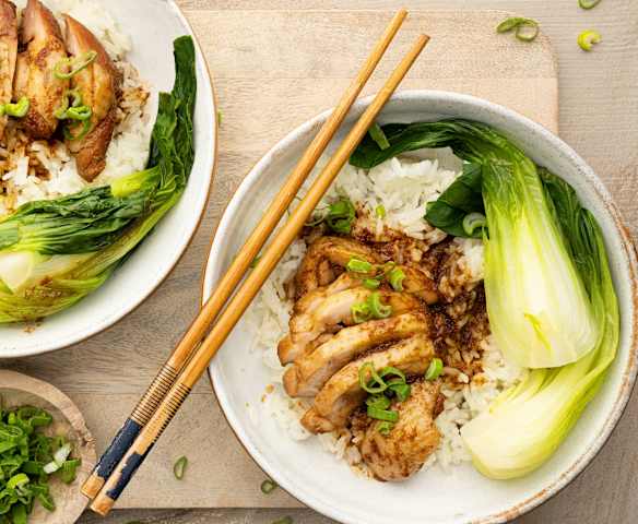 Pollo en salsa de soja con vegetales