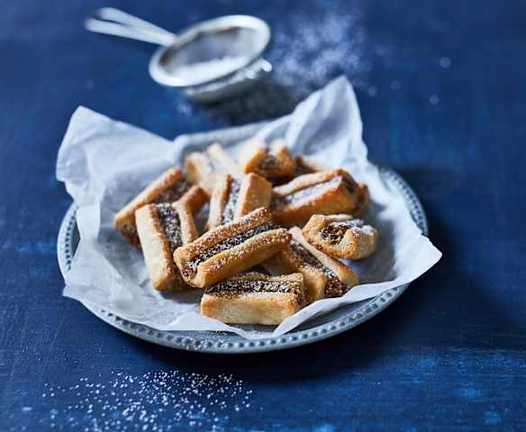 Dattel-Marzipan-Röllchen