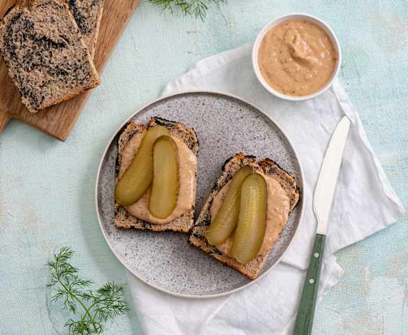 Kanapki z pastą z fasoli