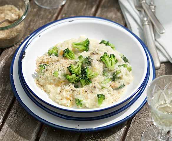 Risotto ai broccoli con parmigiano reggiano alle nocciole Risotto ai broccoli con parmigiano reggiano alle nocciole