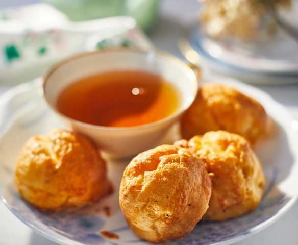 Cheddar-Profiteroles