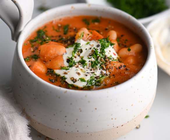 Griechische Bohnensuppe (Fasolada)