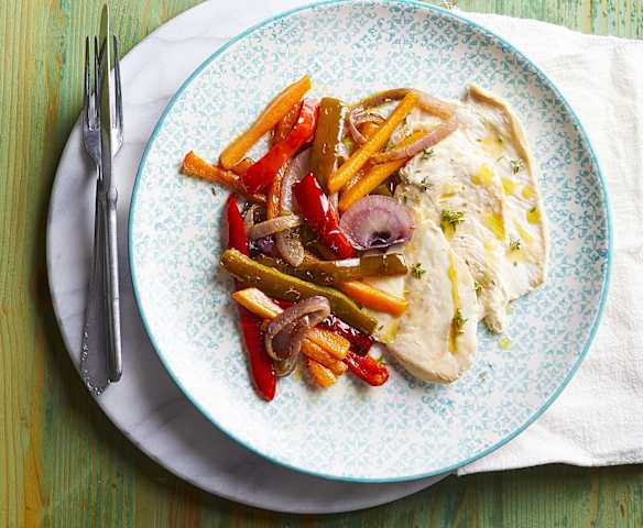 Petto di pollo e verdure insaporite