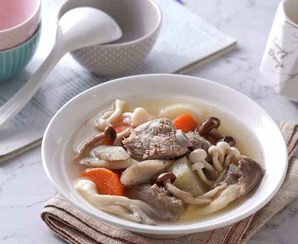 百菇蘿蔔燉牛蒡排骨湯