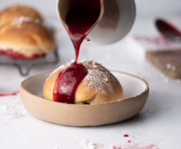 Pãezinhos de ameixa com molho de ameixa