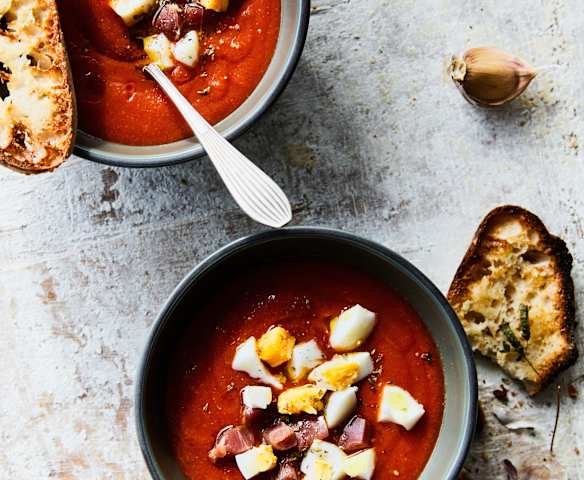 Soupe de tomates au jambon et aux œufs Soupe de tomates au jambon et aux œufs