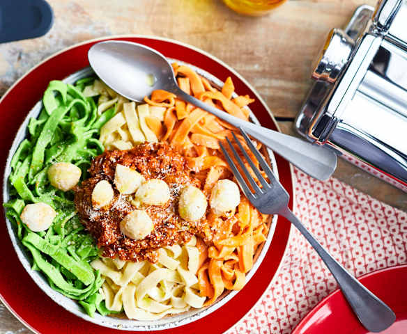 Fettuccine tricolores à la norma