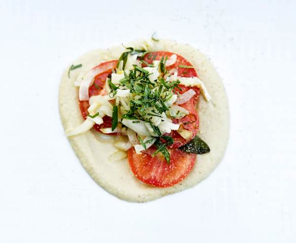 Velouté d'aubergine, fenouil et tomates fondantes, estragon et basilic
