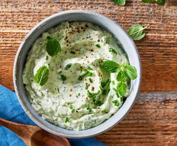 Kräuter-Schmand-Dip