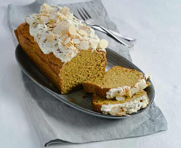 Karotten-Zucchini-Kuchen mit Frischkäsetopping