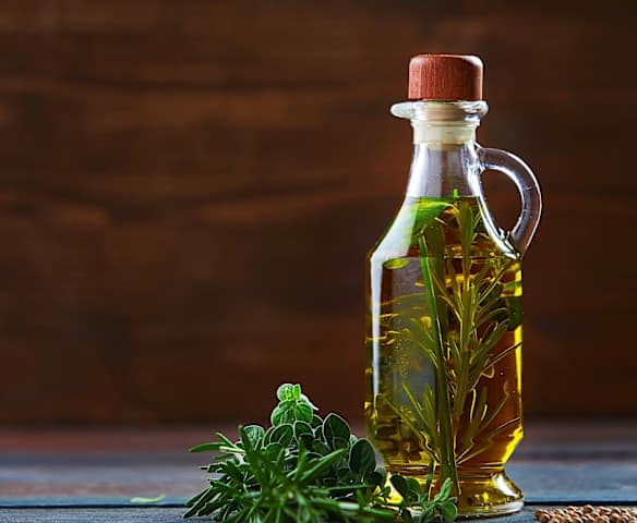 Olio alle erbe aromatiche
