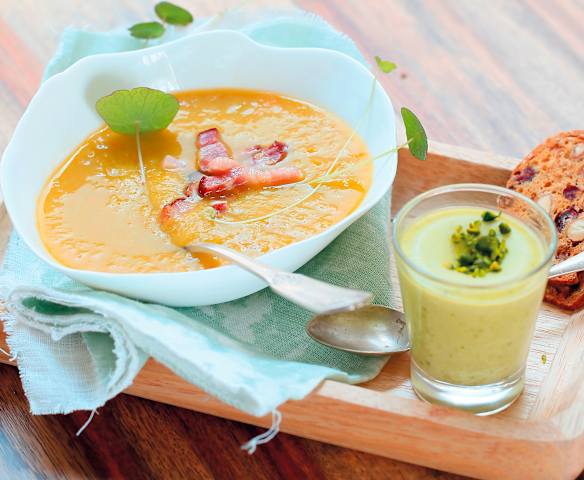 Velouté de légumes nouveaux et crème dessert pistache