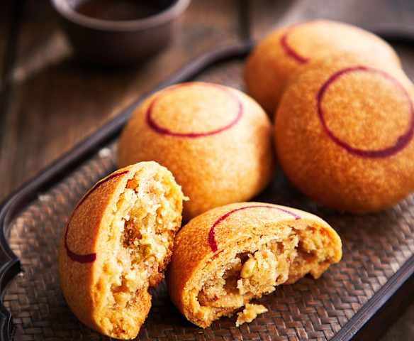 京式自来红月饼