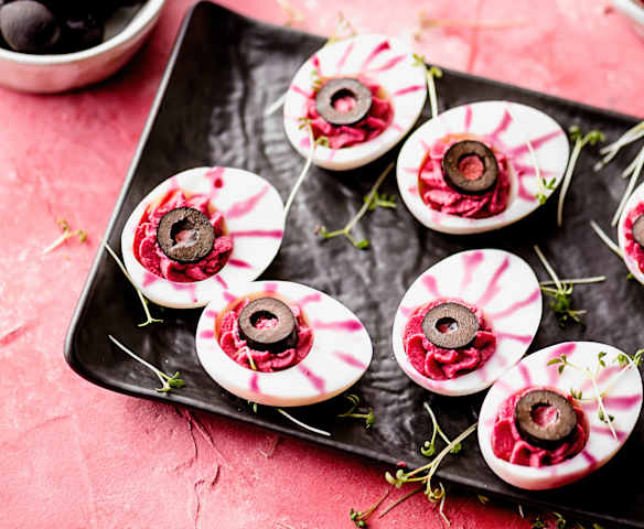 Teuflische rote Augen