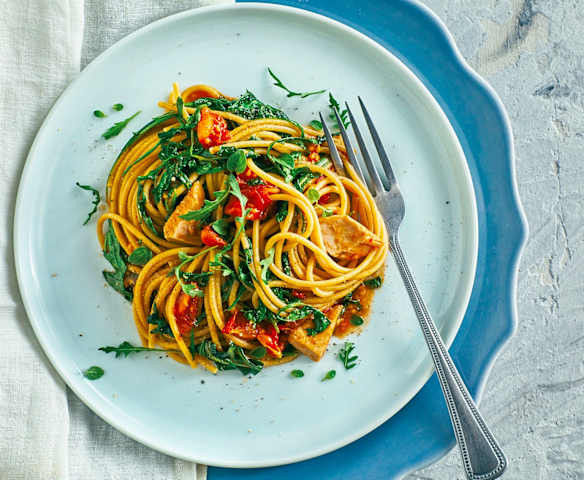Spaghetti integrali, tonno, limone e rucola