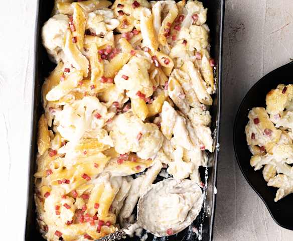 Nudelauflauf mit Blumenkohl und Scamorza