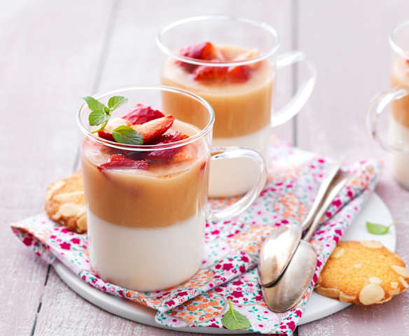 Blanc-manger fraise rhubarbe