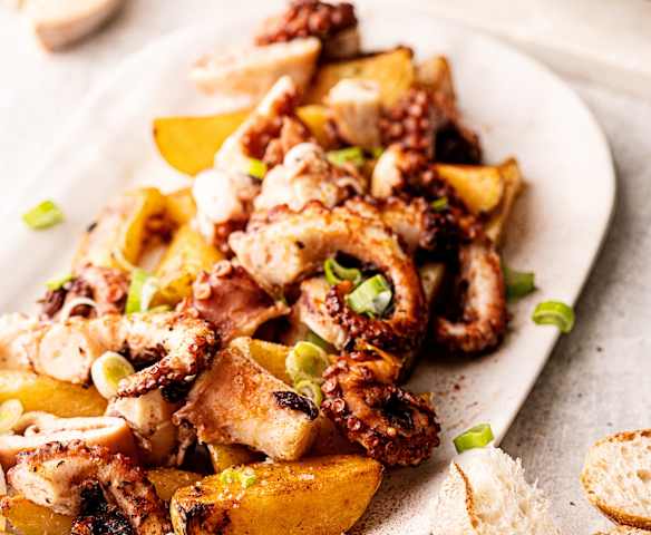 Gegrilde octopus met aardappelen