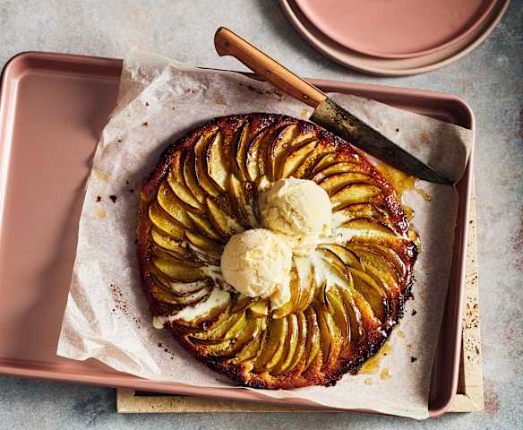 Apple frangipane tart