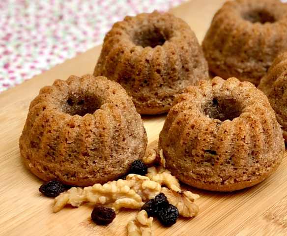 Bolo vegano de nozes e passas