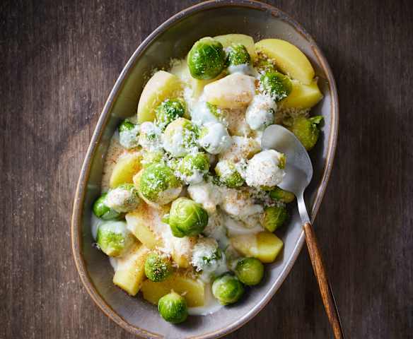 Rosenkohl mit Parmesansauce und Kartoffeln