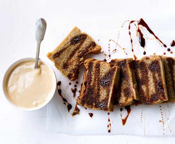 Bizcocho y crema inglesa de horchata