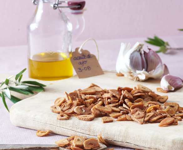 Ajos crujientes y aceite de ajo Ajos crujientes y aceite de ajo