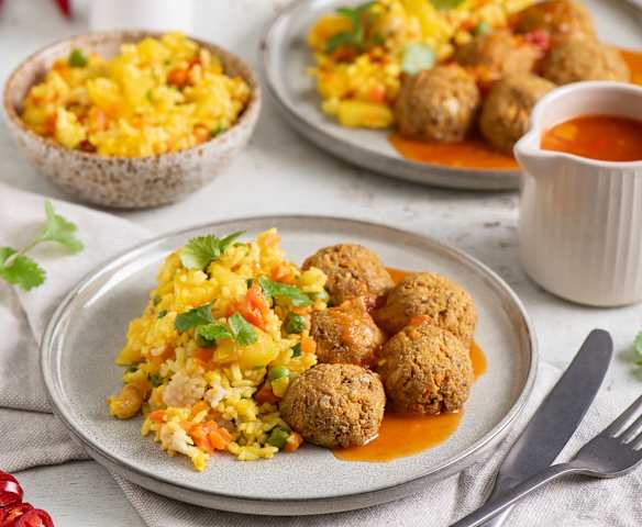 Tofufrikadeller med ris og sursød-sauce (2500 kcal)