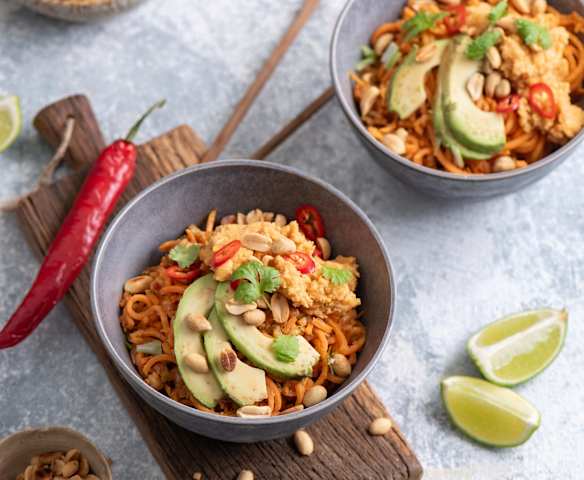 Wegański pad thai ze spiralizowanych batatów (TM5) Wegański pad thai ze spiralizowanych batatów (TM5)