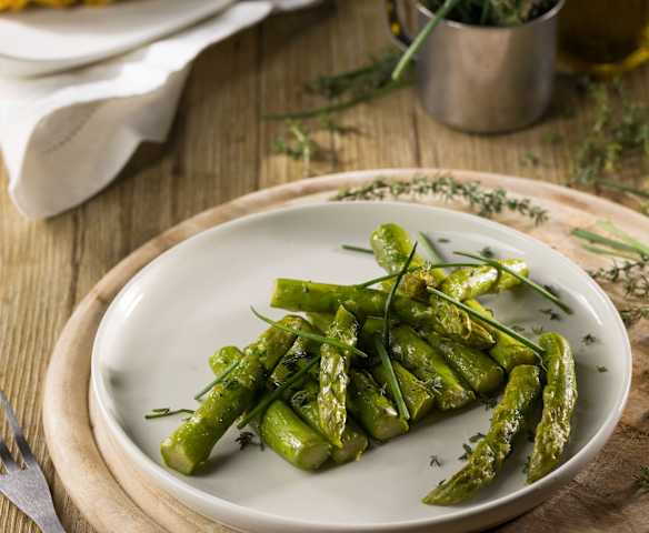 Contorno di asparagi alle erbe aromatiche sottovuoto
